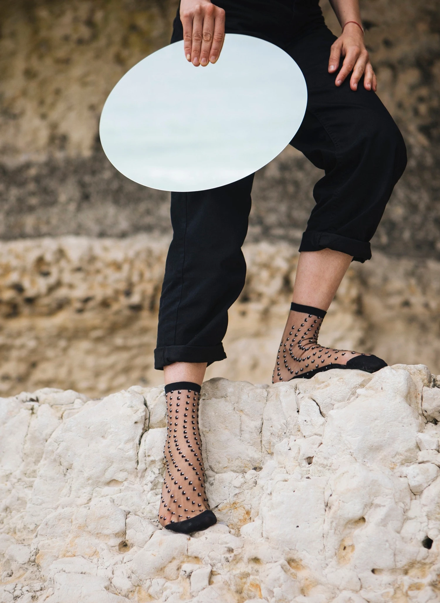 Chaussettes Transparentes à Pois Crescent Dunes Black 3 Chaussettes Transparentes à Pois Crescent Dunes Black – Image 3