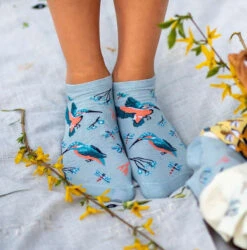 Socquettes En Bambou Oiseaux & Fleurs - Bleues Claires 5 Socquettes En Bambou Oiseaux & Fleurs - Bleues Claires -Le Bar à Chaussettes PH06 155 3 859a7266 8036 456e bd1e a518f471dc1f
