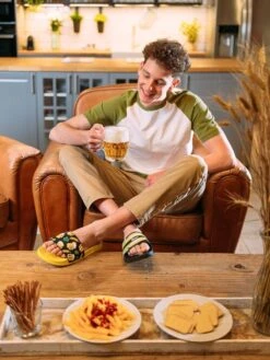 Claquettes Monde De La Bière -Le Bar à Chaussettes le bar a chaussettes claquettes monde de bieres 51155388268877